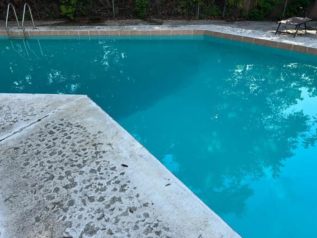 Pool Home Sleeps 6 With Large Fenced Yard Jacksonville Exteriér fotografie